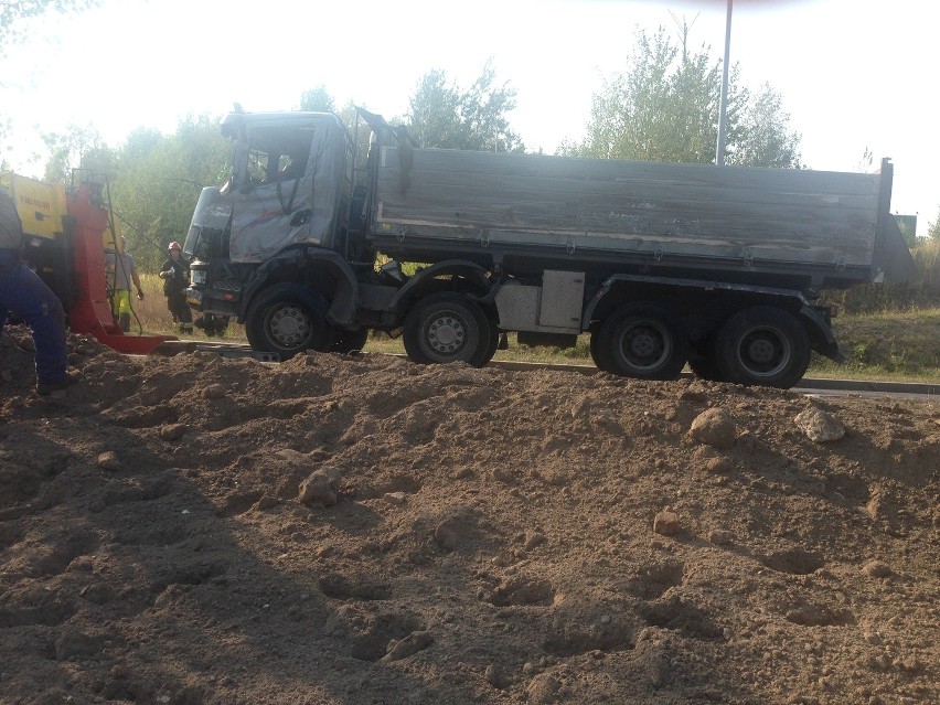DZ24 Ruda Śląska: Przy zjeździe z DTŚ wywróciła się ciężarówka, są objazdy