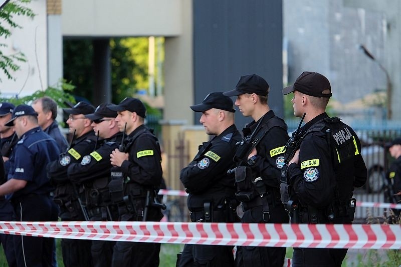 Protest przed Teatrem TrzyRzecze