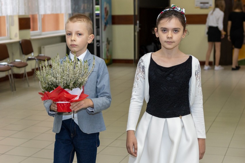 Dzień Edukacji Narodowej w szkole w Szerzawach w gminie Pawłów. Są nowi nauczyciele mianowani. Zobaczcie zdjęcia