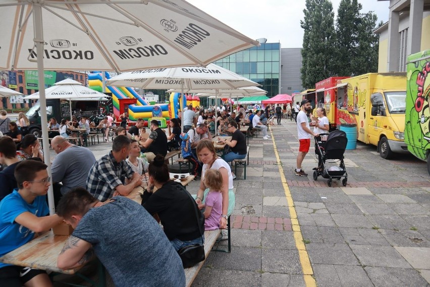 Weekend dla miłośników dobrego jedzenia: foodtrucki przy hali sportowej i festiwal kulinarny w Manufakturze