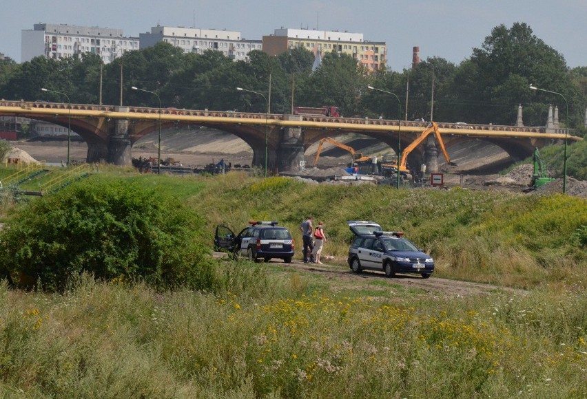 Wrocław: Ciało kobiety wyłowione z kanału Różanka na Odrze (ZDJĘCIA)