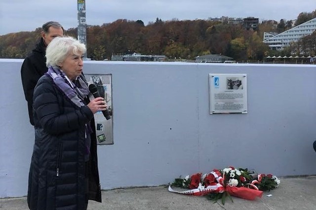 Tablica upamiętniająca Dariusza Boguckiego w Alei Żeglarstwa Polskiego w Gdyni