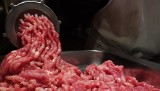 Mięso mielone wycofane ze sprzedaży. Salmonella w mięsie - znany sklep ostrzega i wycofuje partię w całej Polsce