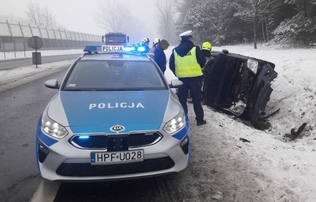 Pechowy poniedziałek 13 grudnia. Na terenie powiatu wieruszowskiego policjanci odnotowali jeden wypadek i siedem kolizji. Niedostosowanie prędkości do warunków panujących na drogach okazało się być zgubne. Policja apeluje o ostrożność.