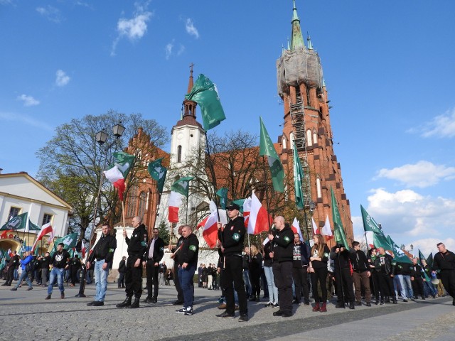 ONR w Białymstoku zorganizował marsz. W poniedziałek PO chciała, by rada wyraziła sprzeciw. Większość radnych tego jednak nie zrobiła.