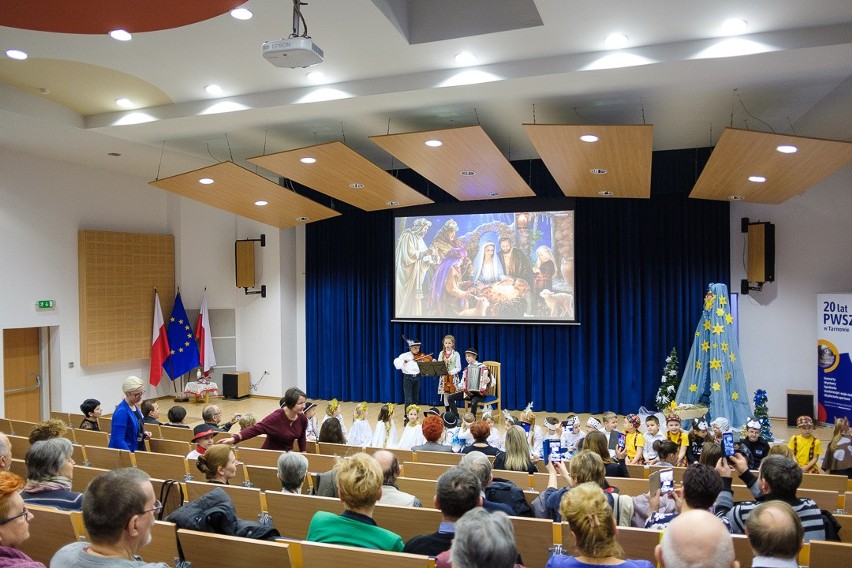 Tarnów. "Dzień Babci i Dziadka" w auli PWSZ [ZDJĘCIA]