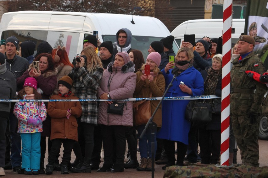 Tarnobrzeg. Terytorialsi  z Podkarpacia na Placu Bartosza Głowackiego złożyli ślubowanie. Było bardzo uroczyście. Zobacz zdjęcia