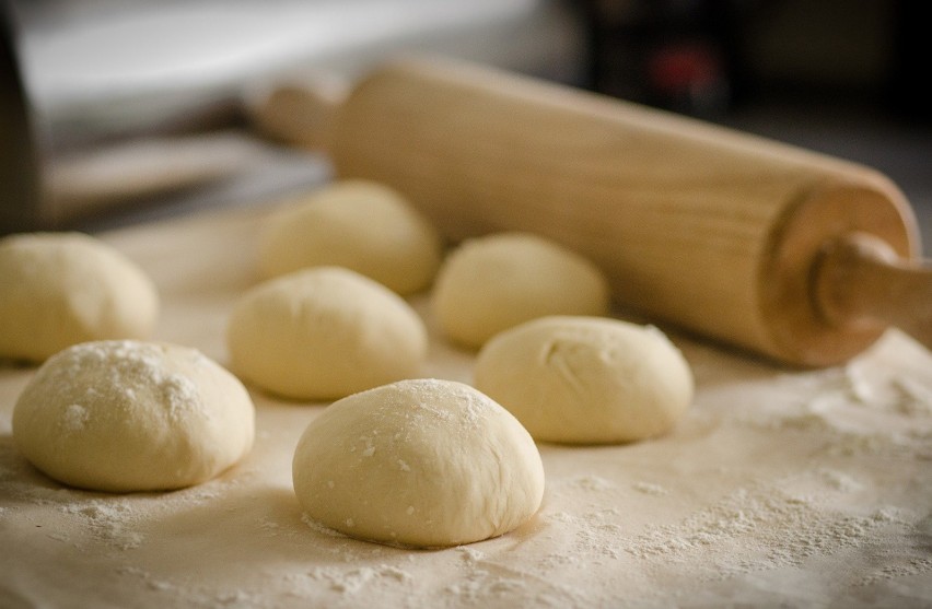 Ciasto na pizzę potrzebuje czasu!