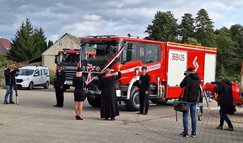 Strażacy z powiatu łomżyńskiego otrzymali nowy samochód...