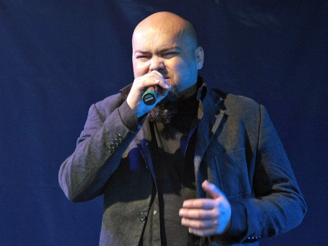 Przemek Cackowski z Grudziądza był jednym z wielu artystów niepełnosprawnych, którzy zaśpiewali utwory Bogusława Meca