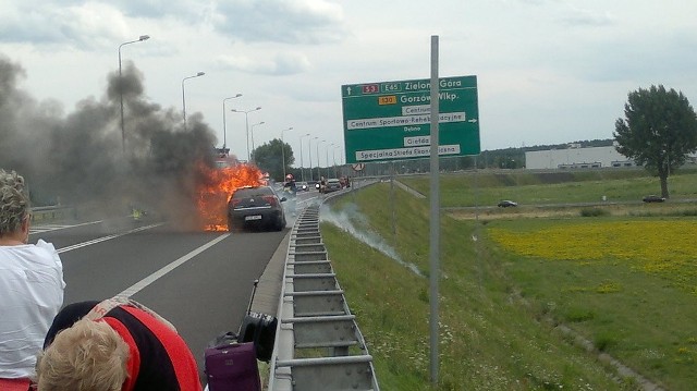 Pożar auta na trasie S3.