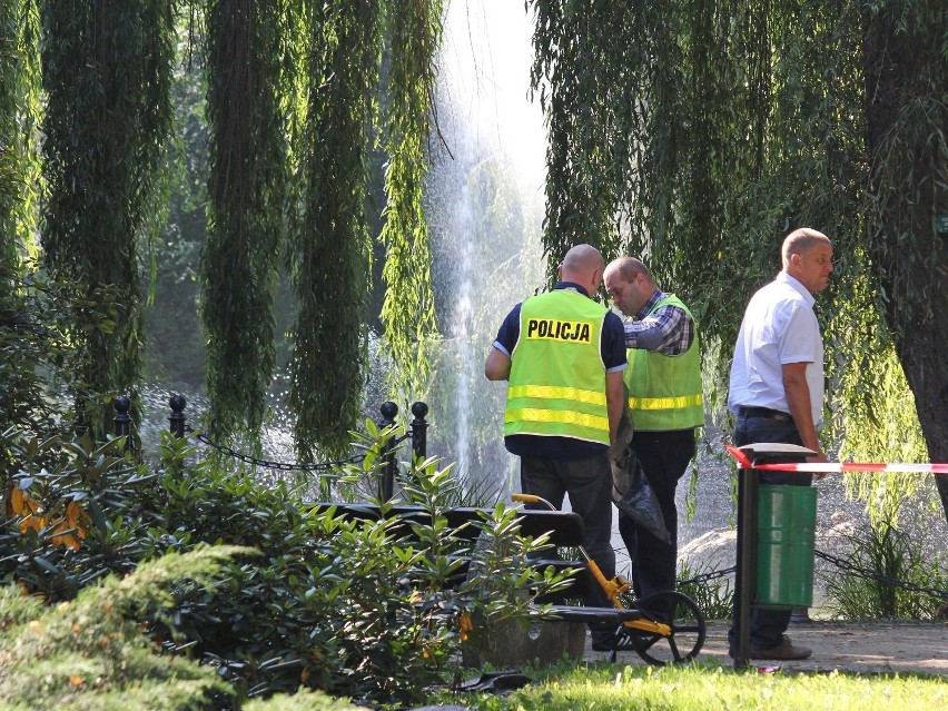 Krotoszyn: Policjanci wyłowili zwłoki ze stawi w Parku...