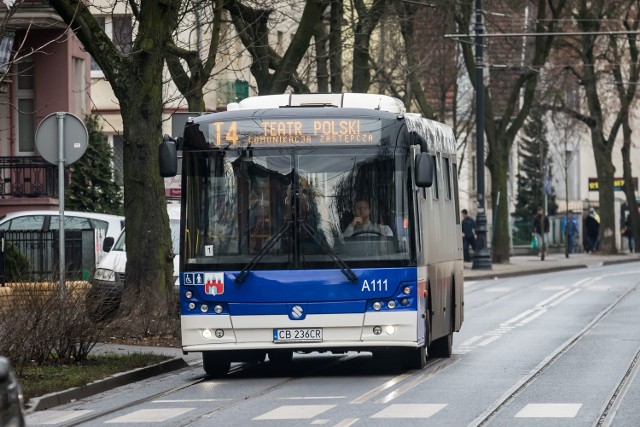W sobotę linia zastępcza T4 odejdzie do przeszłości. Tym samym „czwórką” i „szóstką” nie dojedziemy już do Myślęcinka, a autobusowa linia zastępcza „Za T4” zostanie zlikwidowana.Zmiana niesie za sobą również korektę rozkładów jazdy na wszystkich liniach tramwajowych tak, by skoordynować ruch na wspólnych odcinkach linii 4 i 6 oraz 1, 2 i 10 jadących do Lasu Gdańskiego.