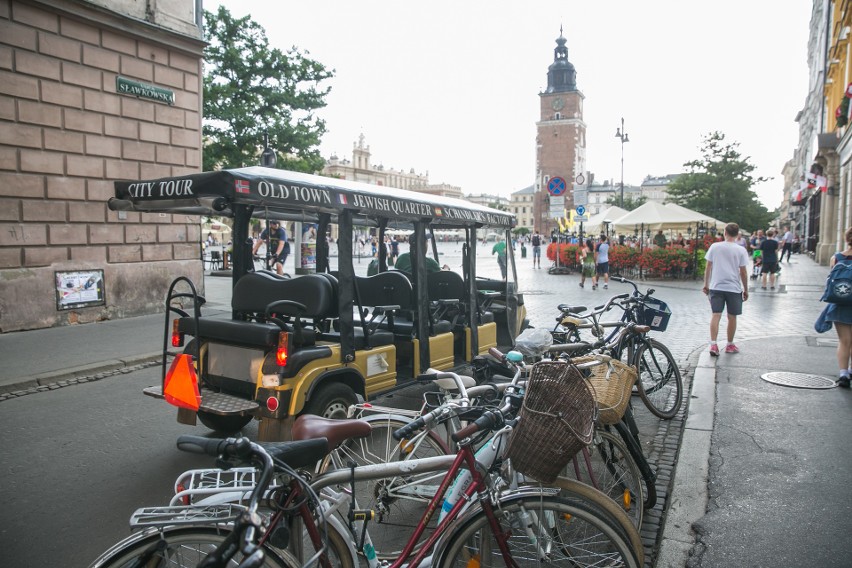 Meleksiarze ignorują nowe przepisy. Chaos w centrum Krakowa trwa