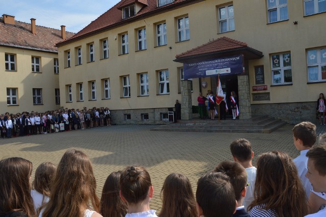 Myślenicka „dwójka” od lat czeka na nową szatnię. Razem z nią czeka na to sanepid