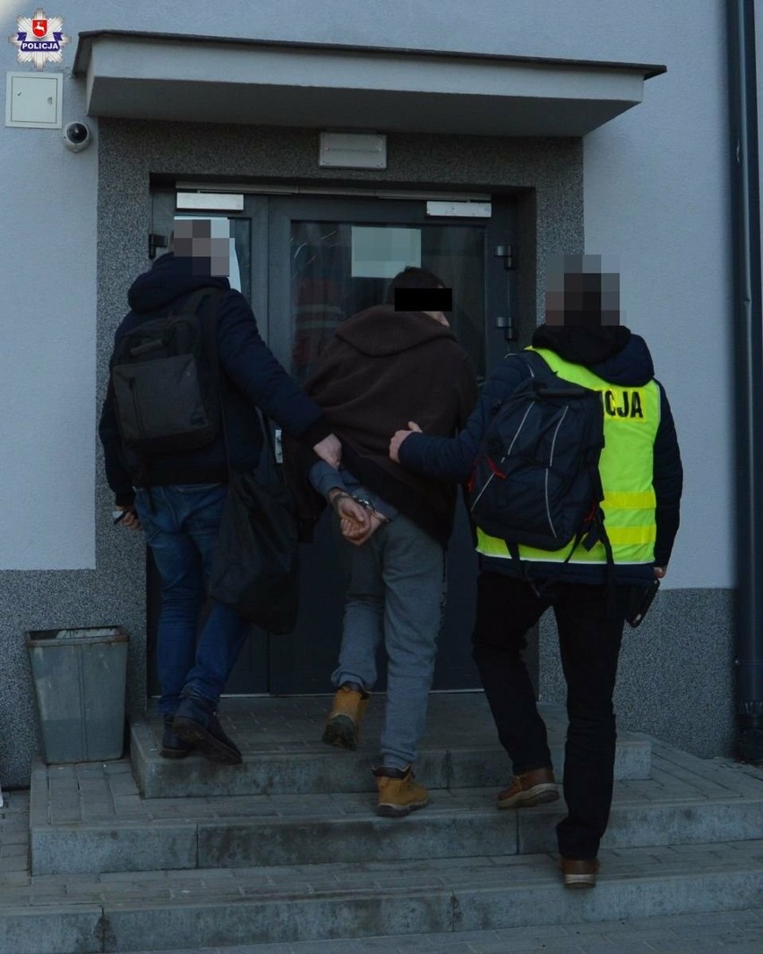 Rozbój w biały dzień w Tarnogrodzie. 33-latek wpadł w ręce policji i łatwo się z nich nie wymknie