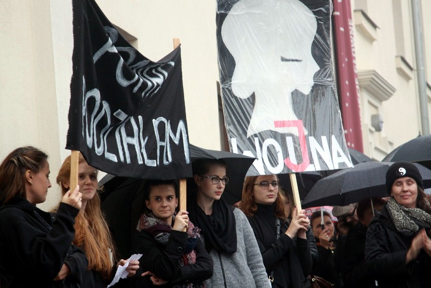 Duża frekwencja na Czarnym Proteście w Lublinie (ZDJĘCIA, WIDEO)