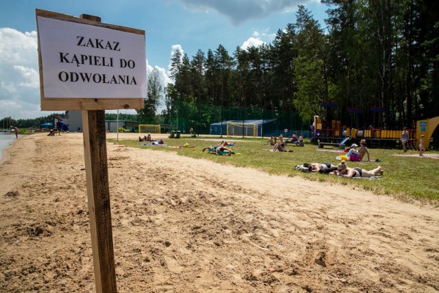 Sanepid zakazał kąpieli w Jeziorze Łódzko-Dymaczewskim. Powodem tej decyzji jest zakwit sinic.