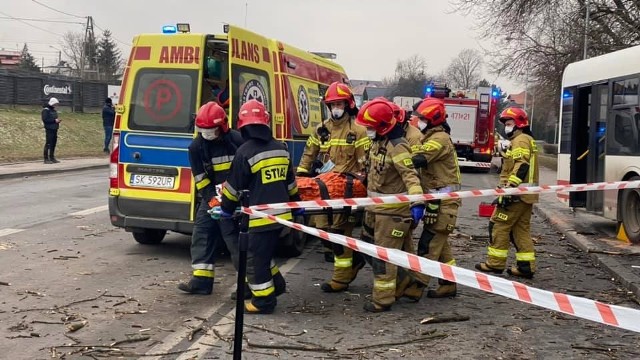 Dramatyczny wypadek autobusu w Jastrzębiu-Zdroju. Dziewięć osób rannych