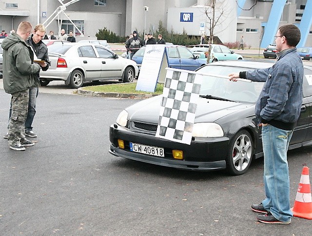 Współorganizatorem wczorajszych popisów aut przy Hali Mistrzów był Automobilklub Włocławski i Honda Team