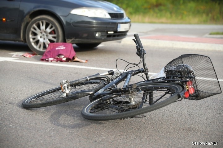 Wypadek na drodze krajowej 77 w Stalowej Woli. Ranna rowerzystka przewieziona do szpitala (ZDJĘCIA)