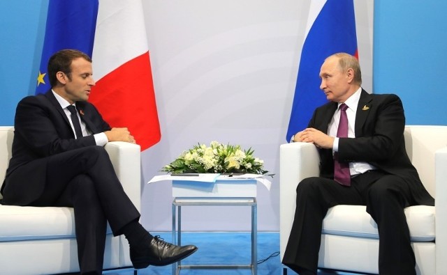 Emmanuel Macron regularnie rozmawiał z Władimirem Putinem w pierwszych tygodniach kampanii. Obaj rozmawiali ponownie w tym tygodniu.