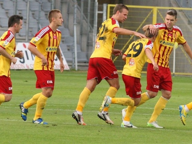 Piłkarze Korony cieszą się po drugim golu zdobytym przez Pawła Sobolewskiego.