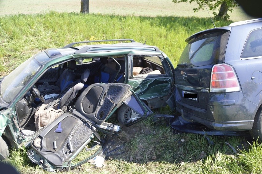 Koleśniki. Groźny wypadek. Dwie osoby ranne