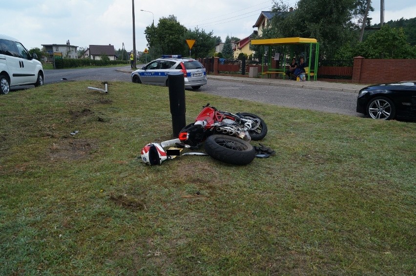 Zderzenie BMW i motocykla w Dębnicy Kaszubskiej