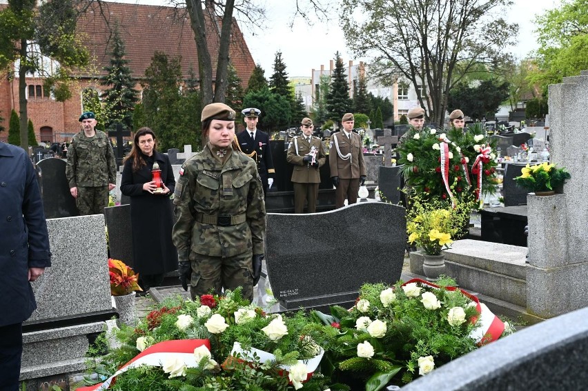 Złożenie wieńców i zniczy na grobie Aleksandra Fedorowicza...