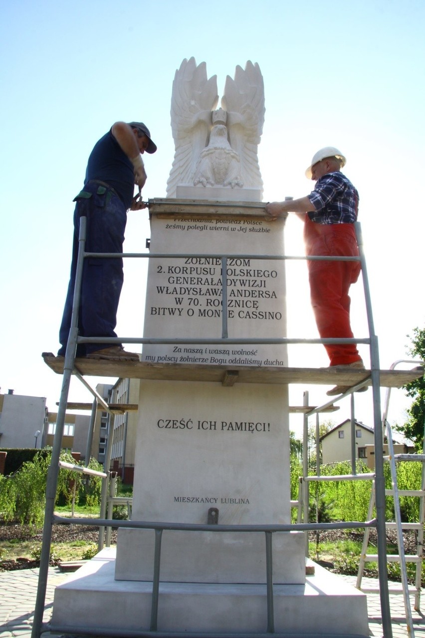 Orzeł z piaskowca w hołdzie Bohaterom Monte Cassino (ZDJĘCIA)