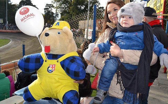 Taki sympatyczny miś pojawiał się na trybunie stadionu w poprzednich sezonach. Maskotką GKM-u Grudziądz nie musi być miś, może to być coś całkiem innego.