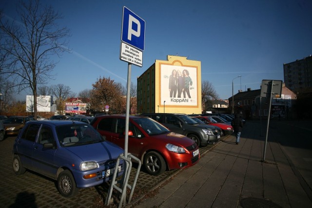 Obecny znak nie jest wystarczający, by karać parkujących przy Staszica i Kilińskiego.