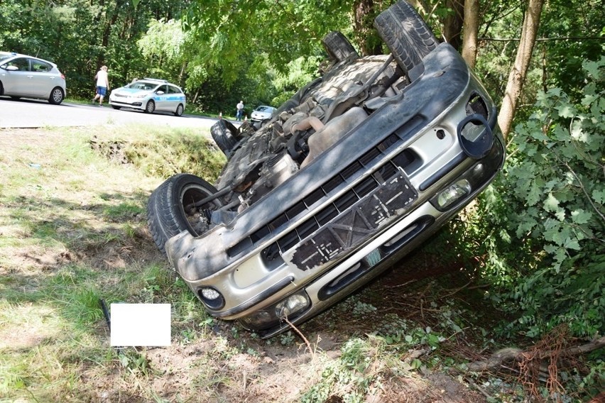 Tragiczny wypadek w powiecie pajęczańskim. Zginęła 80-latka sprzedająca owoce przy drodze [ZDJĘCIA]