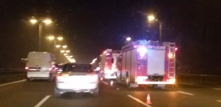 Katowice: Wypadek na Murckowskiej przed zjazdem na autostradę A4 na Wrocław i Zakrętem Mistrzów. Korek sięga Roździeńskiego koło Ikei