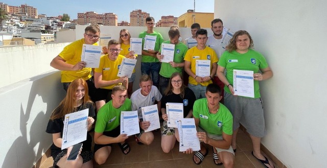 Uczniowie kozienickiego Technikum podczas wakacji zdobywali certyfikaty na praktykach w Sewilli i w Maladze.
