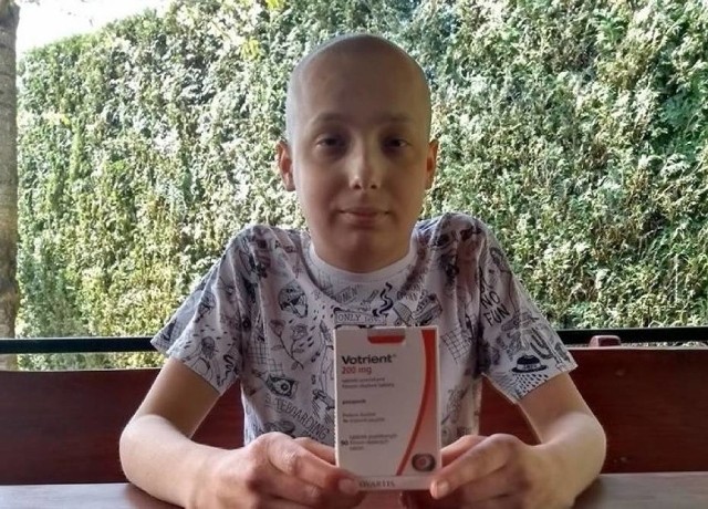 16-letni Kacper od ponad 3 lat zmaga się z nowotworem. Jego leczenie wymaga sporych nakładów finansowych, dlatego liczy sie każda pomoc