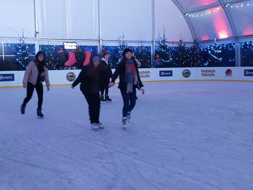 Ice Party na lodowisku Szwajcarii Bałtowskiej w sobotę, 14 stycznia. Będzie dużo dobrej muzyki i pokaz laserów