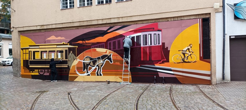 Tak wygląda najnowszy szczeciński mural. Przypomina o historii tramwajów w Szczecinie [WIDEO]