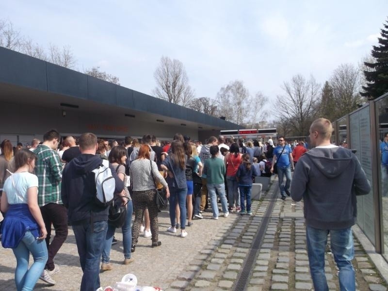 Tłumy w zoo Wrocław - w weekend 11-12.04.2015 r. zoo...