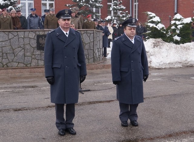 Stary i nowy dowódca bazy. Płk Andrzej Pawłowski (po lewej) i płk Zbigniew Musiał