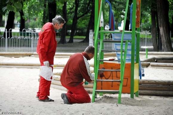 Na plac zabaw  zdemontowany z Parku Kościuszki blisko dwa lata temu czeka wiele dzieci w różnych częściach Radomia
