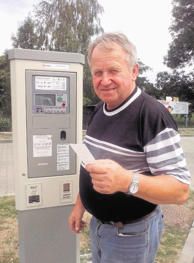 Józef Jaroszek był zaskoczony faktem, że na parkingu przy ulicy Głowackiego w Brzesku pojawiły się parkometry