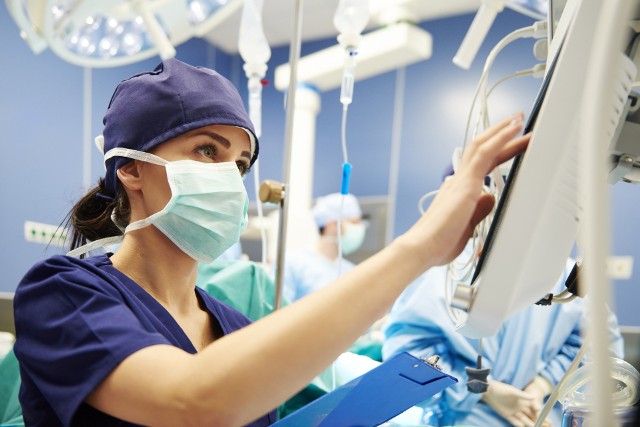 W polskim systemie opieki zdrowotnej od lat brakuje pielęgniarek