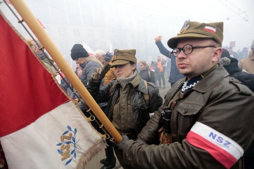 Marsz Niepodległości 2019 znów zdominował obchody święta 11 listopada [ZDJĘCIA] [WIDEO] W Warszawie