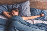 Ile godzin powinno się spać? Zobacz, czym jest kalkulator snu, ile trwa faza REM oraz jakie cykle snu wyróżniamy
