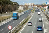 Zarobki kierowców ciężarówek w Polsce i w Unii Europejskiej. Ile można zarobić na Tirach. Czy to się opłaca? Sprawdzamy 10.01.2022