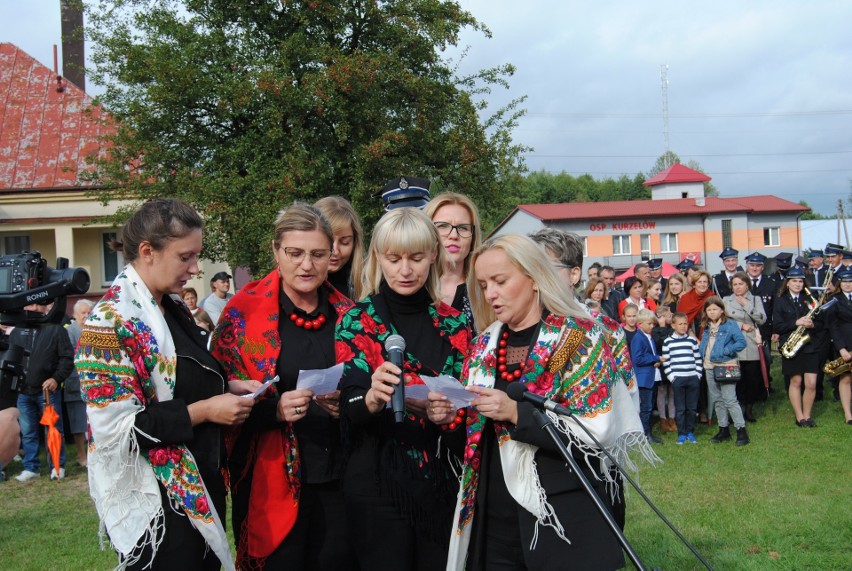 Ostatnie dożynki w powiecie włoszczowskim. Za plony dziękowali rolnicy parafii Kurzelów. Zobaczcie zdjęcia i wideo