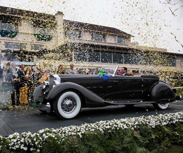 Konkurs Elegancji w Pebble Beach w Kalifornii (18.08.2013, USA).Na zdjęciu samochód Packard 1108 Dwanaście Dietrich Cabrio Victoria