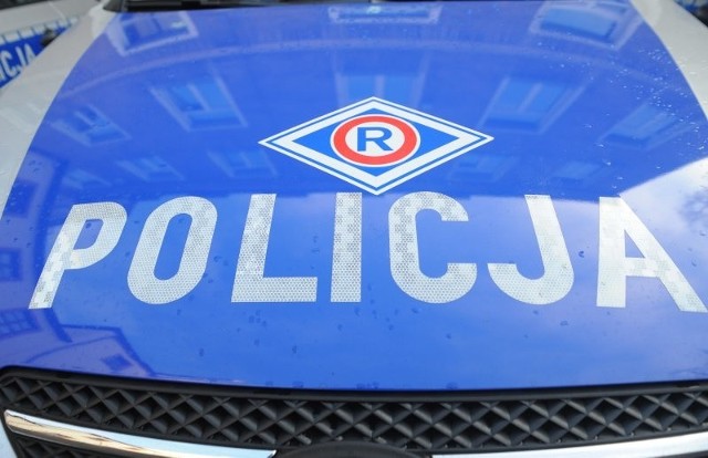 Policjanci drogówki zatrzymali uciekającego kierowcę, które wracał kradzionym samochodem z Niemiec.